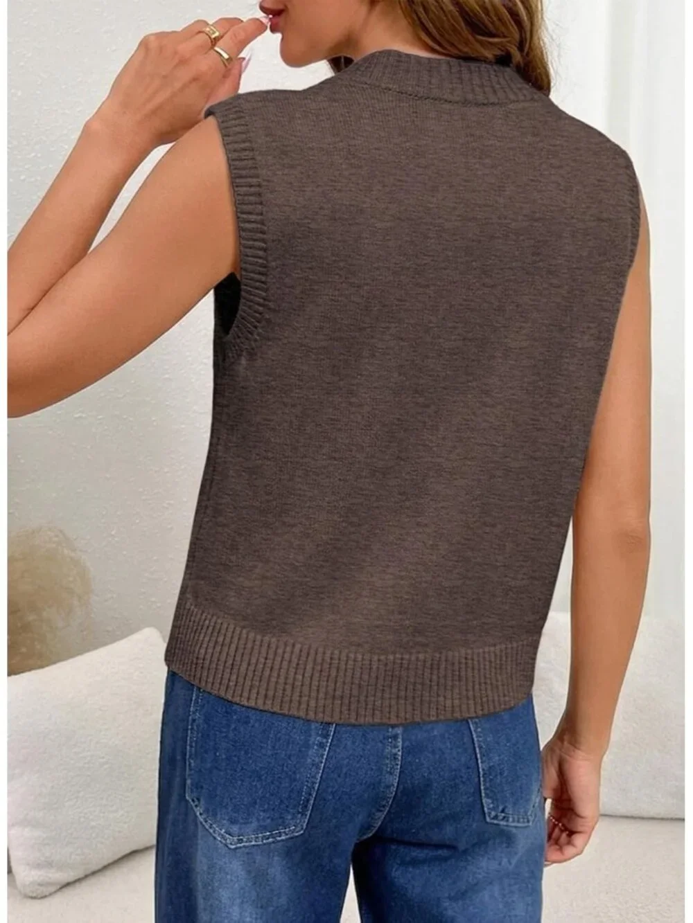 Women's Coffee Sleeveless Round Neck Casual Button Decoration Sweater Vest